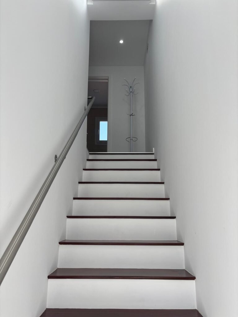Apartamento Loft – Acesso ao piso superior | Casa do Cachucho, Horta